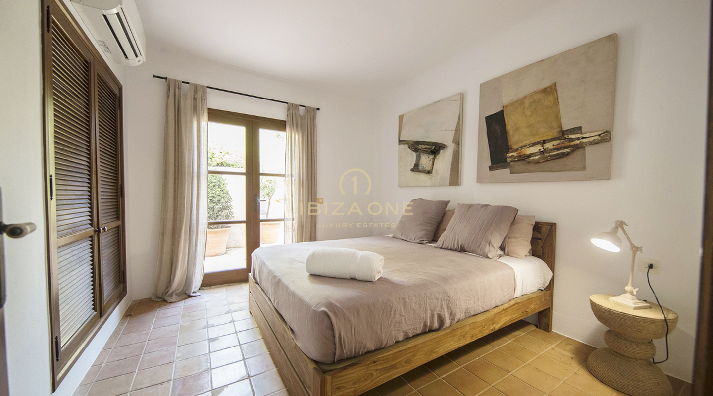 Luxueuse villa en première ligne de mer avec accès direct à la mer à vendre, Ibiza - Luxueuse maison sur l'eau avec accès direct à la mer à vendre, Ibiza - Luxueuse villa en bord de mer avec accès direct à la mer à vendre, Ibiza - Luxueuse villa en première ligne de mer avec accès direct à la mer à louer, Ibiza - Luxueuse maison sur l'eau avec accès direct à la mer à louer, Ibiza - Luxueuse villa en bord de mer avec accès direct à la mer à louer, Ibiza