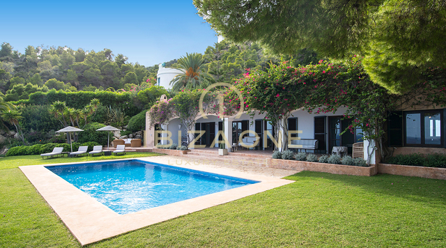 Luxe villa direct aan zee met directe toegang tot de zee te koop, Ibiza - Luxe waterhuis met directe toegang tot de zee te koop, Ibiza - Luxe villa aan het strand met directe toegang tot de zee te koop, Ibiza - Luxe villa direct aan zee met directe toegang tot de zee te huur, Ibiza - Luxe waterhuis met directe toegang tot de zee te huur, Ibiza - Luxe villa aan het strand met directe toegang tot de zee te huur, Ibiza