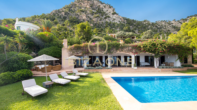 Luxurious first sea line villa with direct sea access for sale, Ibiza - Luxurious waterhouse with direct sea access for sale, Ibiza - Luxurious beachfront villa with direct sea access for sale, Ibiza - Luxurious first sea line villa with direct sea access for rent, Ibiza - Luxurious waterhouse with direct sea access for rent, Ibiza - Luxurious beachfront villa with direct sea access for rent, Ibiza