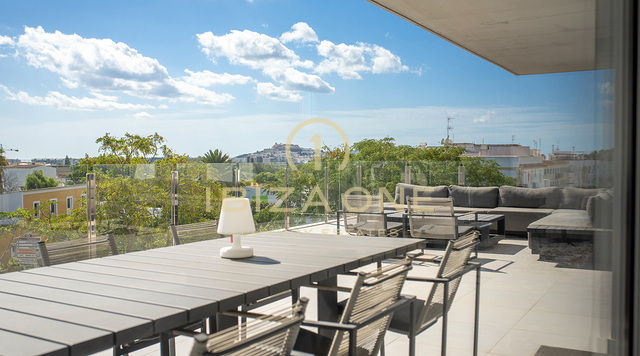 Penthouse de luxe moderne avec vue sur la mer et la vieille ville à vendre, Ibiza - Penthouse de luxe moderne avec vue sur la mer et la vieille ville à louer, Ibiza
