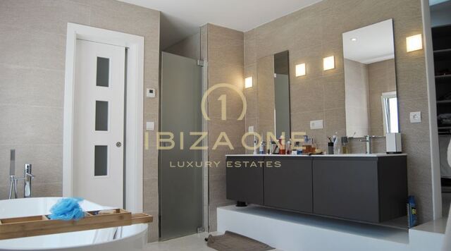 Beautiful luxury property in Can Furnet with great views to the sea and Dalt Vila for sale, Ibiza -Beautiful luxury property in Can Furnet with great views to the sea and Dalt Vila for rent, Ibiza