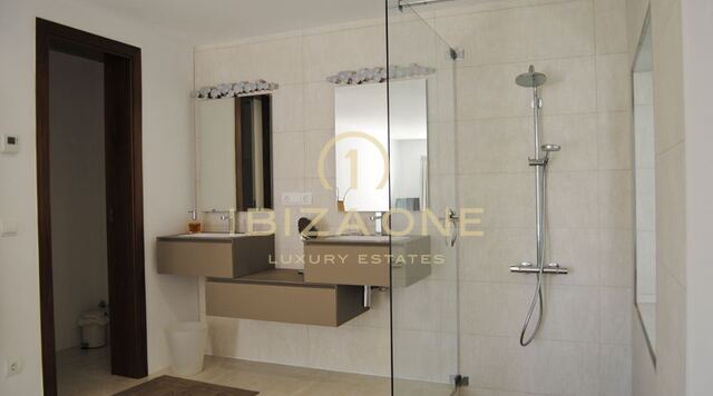 Preciosa propiedad de lujo en Can Furnet con estupendas vistas al mar y Dalt Vila en venta, Ibiza -Preciosa propiedad de lujo en Can Furnet con estupendas vistas al mar y Dalt Vila en alquiler, Ibiza