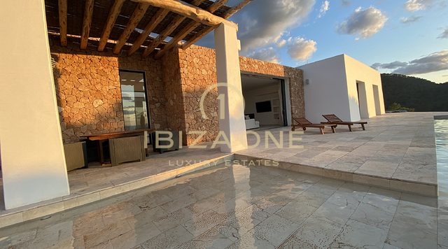 Villa de luxe de style Blakstad récemment construite avec vue imprenable sur la mer à vendre, Ibiza - Villa de luxe de style Blakstad récemment construite avec vue imprenable sur la mer à louer, Ibiza