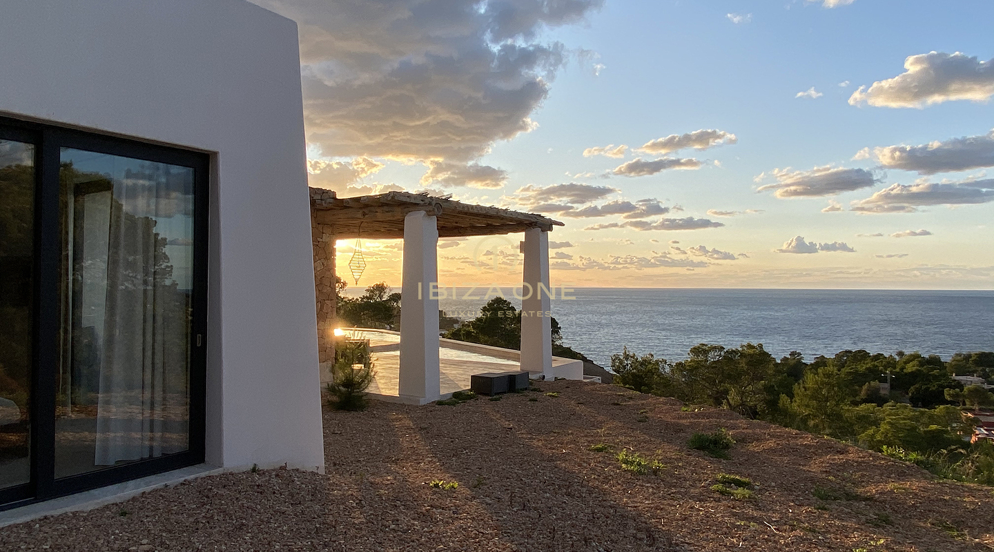 Villa de luxe de style Blakstad récemment construite avec vue imprenable sur la mer à vendre, Ibiza - Villa de luxe de style Blakstad récemment construite avec vue imprenable sur la mer à louer, Ibiza