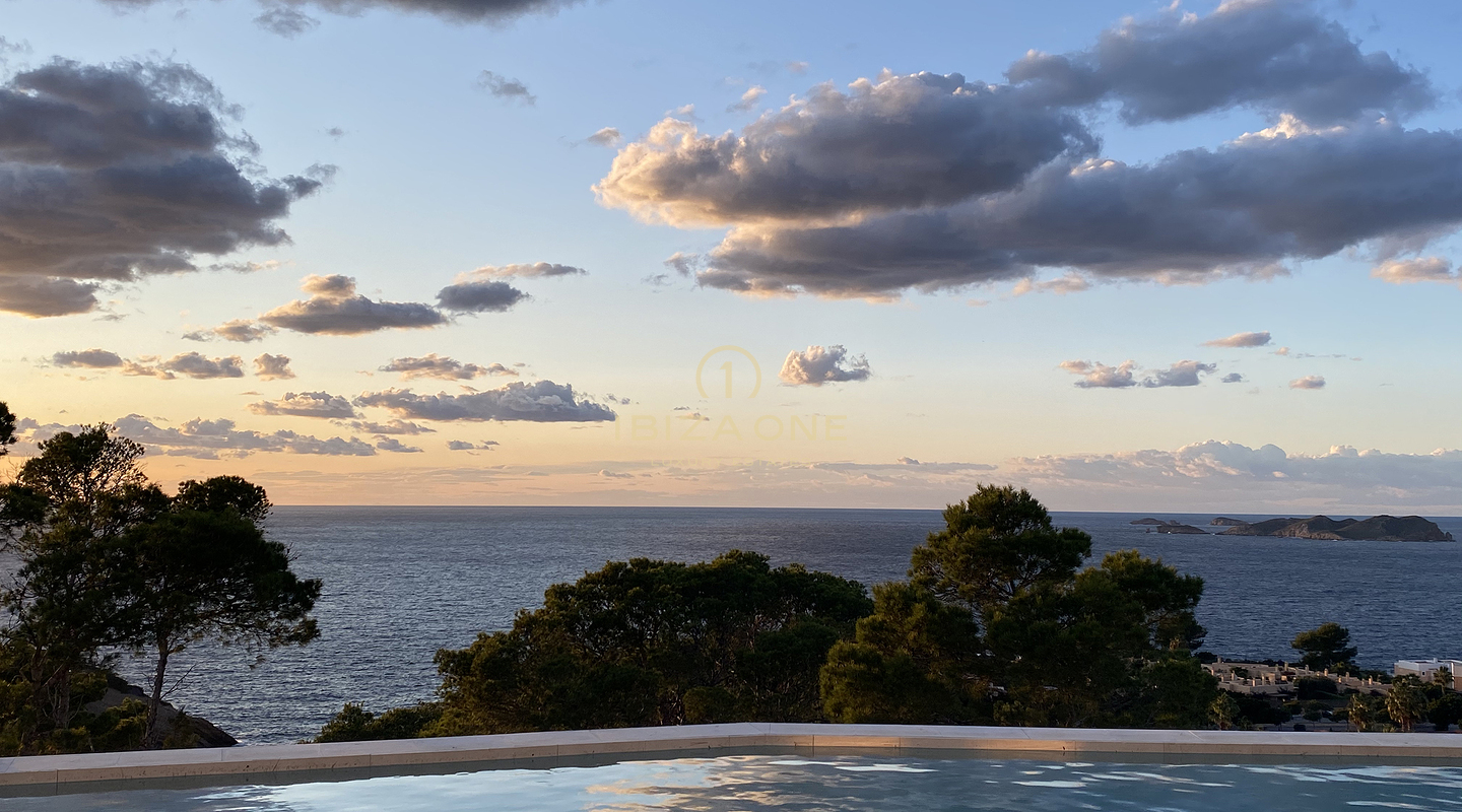 Villa de luxe de style Blakstad récemment construite avec vue imprenable sur la mer à vendre, Ibiza - Villa de luxe de style Blakstad récemment construite avec vue imprenable sur la mer à louer, Ibiza