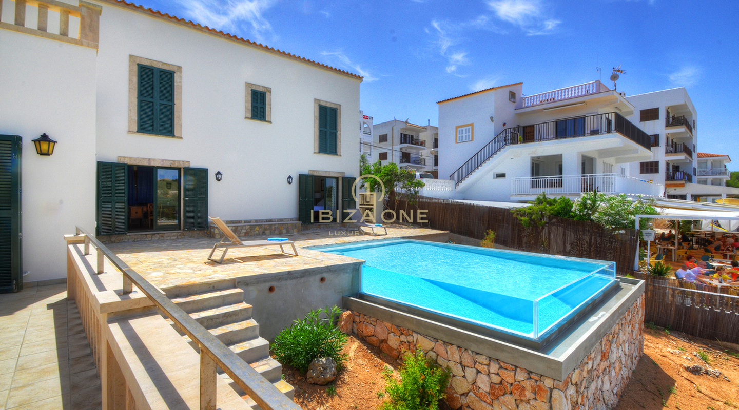 Bellissima villa di lusso in prima linea in stile maiorchino, direttamente sulla spiaggia, con licenza di affitto, in vendita, Ibiza - Bellissima villa di lusso in prima linea in stile maiorchino, direttamente sulla spiaggia, con licenza di affitto, in affitto, Ibiza