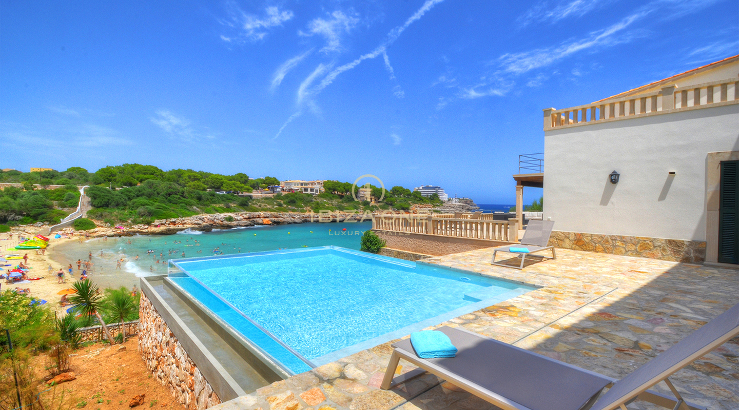 Preciosa villa de lujo en primera línea de estilo mallorquín justo en la playa con licencia de alquiler en venta, Ibiza - Preciosa villa de lujo en primera línea de estilo mallorquín justo en la playa con licencia de alquiler en alquiler, Ibiza