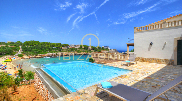 Beautiful luxury first line villa in Mallorcan style right on the beach with rental license for sale, Ibiza - Beautiful luxury first line villa in Mallorcan style right on the beach with rental license for rent, Ibiza