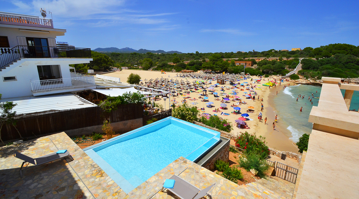 Preciosa villa de lujo en primera línea de estilo mallorquín justo en la playa con licencia de alquiler en venta, Ibiza - Preciosa villa de lujo en primera línea de estilo mallorquín justo en la playa con licencia de alquiler en alquiler, Ibiza