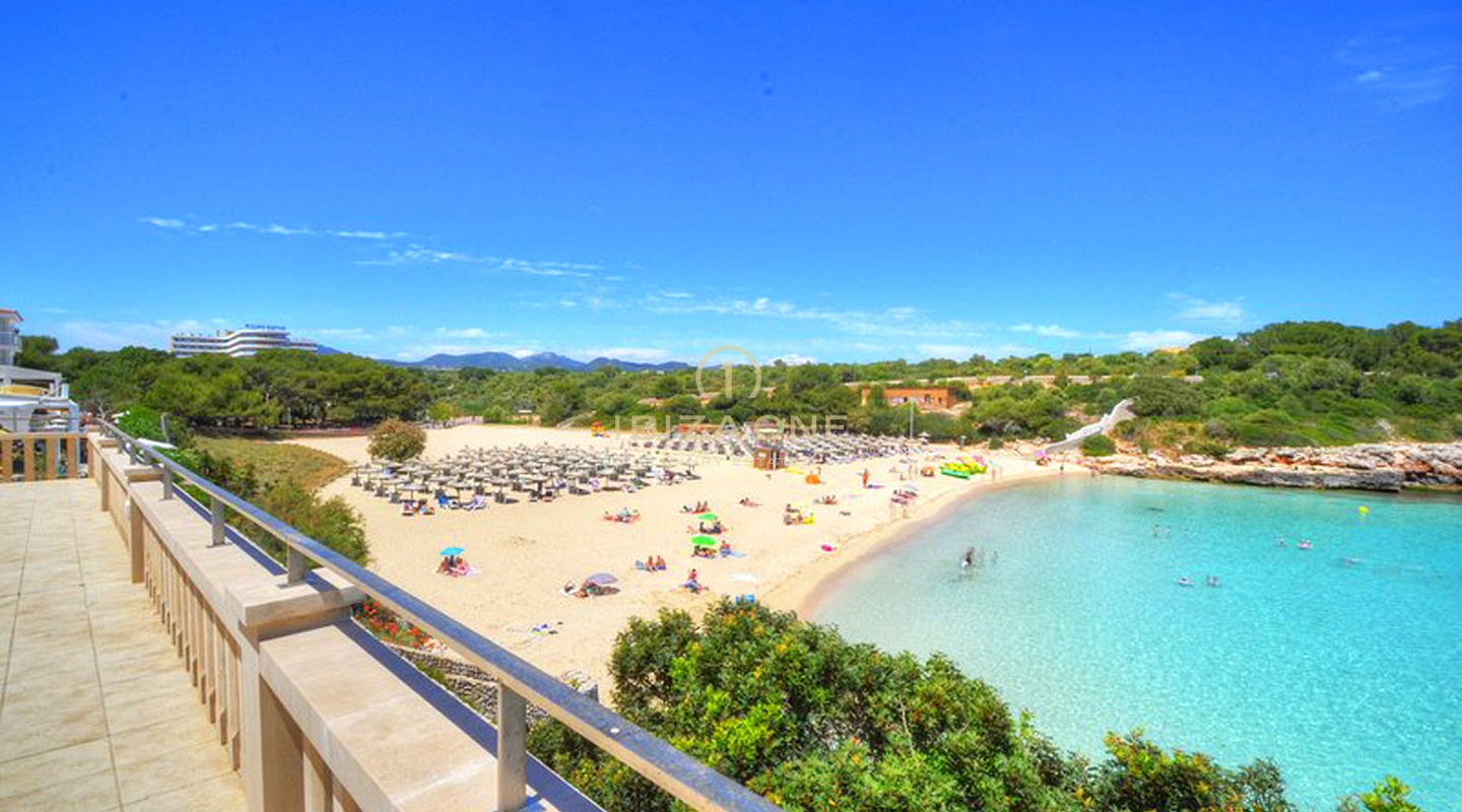 Beautiful luxury first line villa in Mallorcan style right on the beach with rental license for sale, Ibiza - Beautiful luxury first line villa in Mallorcan style right on the beach with rental license for rent, Ibiza