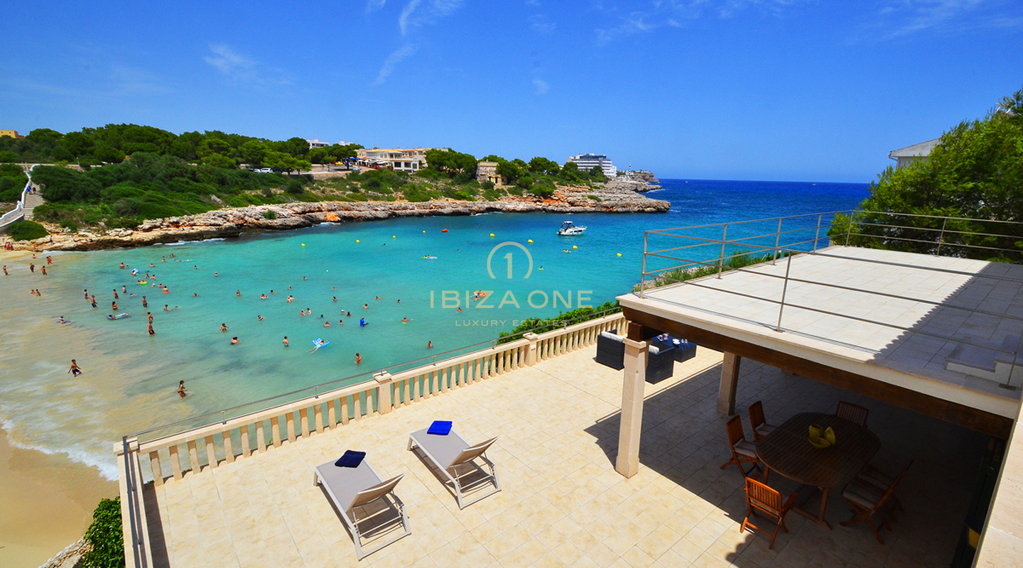 Bellissima villa di lusso in prima linea in stile maiorchino, direttamente sulla spiaggia, con licenza di affitto, in vendita, Ibiza - Bellissima villa di lusso in prima linea in stile maiorchino, direttamente sulla spiaggia, con licenza di affitto, in affitto, Ibiza