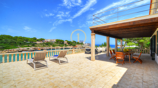 Preciosa villa de lujo en primera línea de estilo mallorquín justo en la playa con licencia de alquiler en venta, Ibiza - Preciosa villa de lujo en primera línea de estilo mallorquín justo en la playa con licencia de alquiler en alquiler, Ibiza