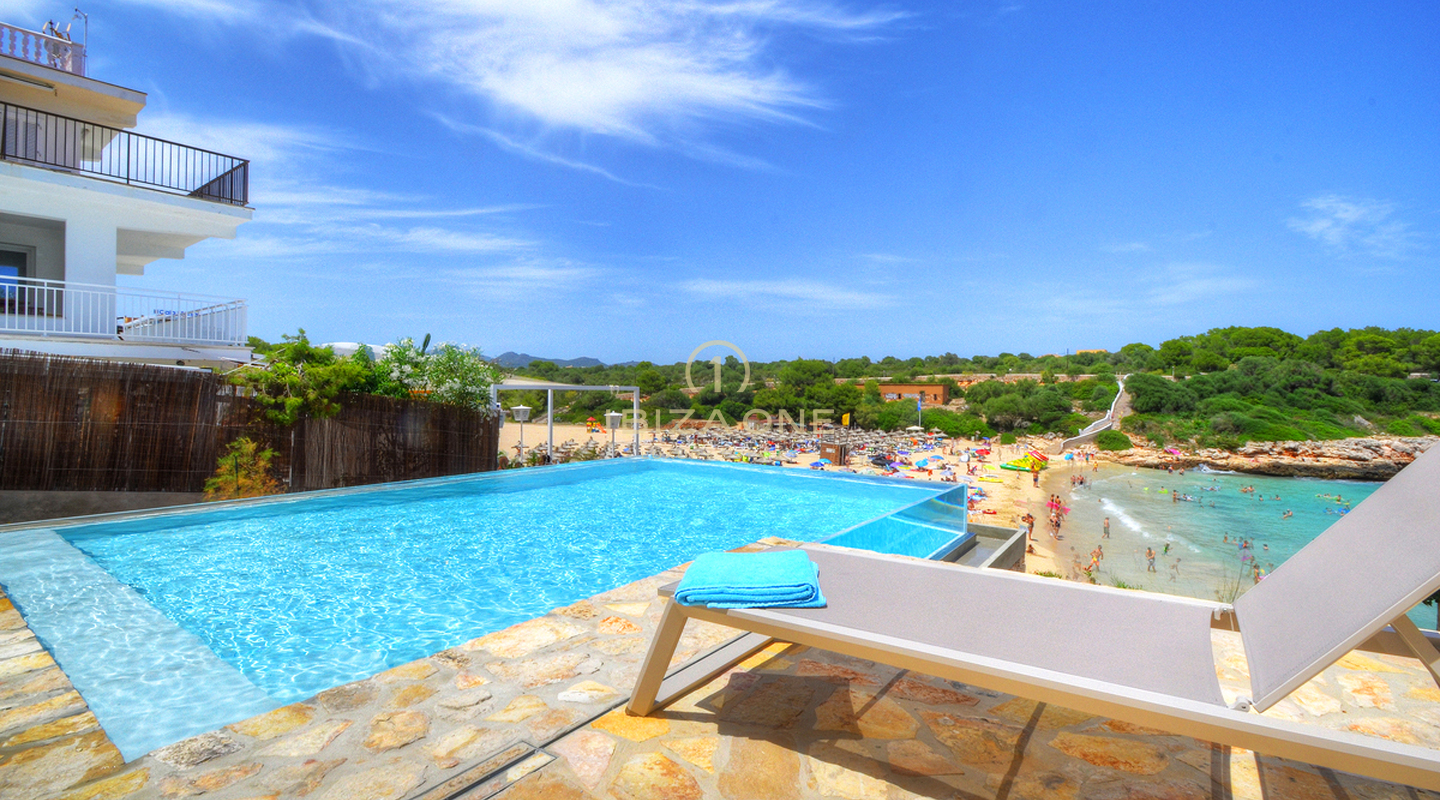 Preciosa villa de lujo en primera línea de estilo mallorquín justo en la playa con licencia de alquiler en venta, Ibiza - Preciosa villa de lujo en primera línea de estilo mallorquín justo en la playa con licencia de alquiler en alquiler, Ibiza