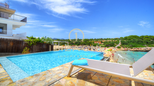 Preciosa villa de lujo en primera línea de estilo mallorquín justo en la playa con licencia de alquiler en venta, Ibiza - Preciosa villa de lujo en primera línea de estilo mallorquín justo en la playa con licencia de alquiler en alquiler, Ibiza