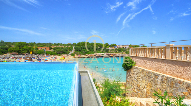 Preciosa villa de lujo en primera línea de estilo mallorquín justo en la playa con licencia de alquiler en venta, Ibiza - Preciosa villa de lujo en primera línea de estilo mallorquín justo en la playa con licencia de alquiler en alquiler, Ibiza