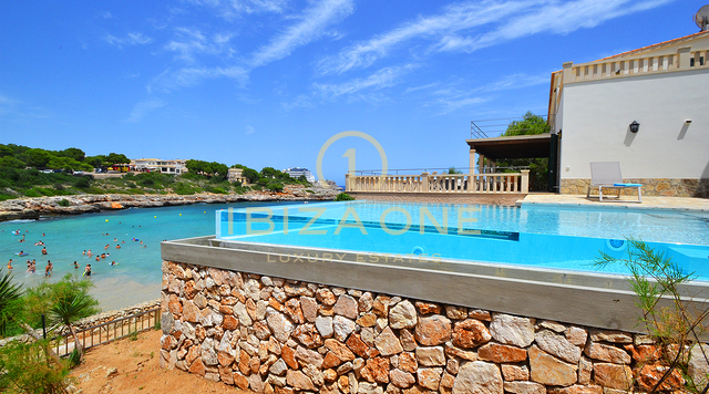 Bellissima villa di lusso in prima linea in stile maiorchino, direttamente sulla spiaggia, con licenza di affitto, in vendita, Ibiza - Bellissima villa di lusso in prima linea in stile maiorchino, direttamente sulla spiaggia, con licenza di affitto, in affitto, Ibiza