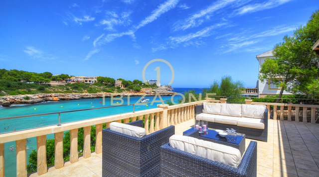 Bellissima villa di lusso in prima linea in stile maiorchino, direttamente sulla spiaggia, con licenza di affitto, in vendita, Ibiza - Bellissima villa di lusso in prima linea in stile maiorchino, direttamente sulla spiaggia, con licenza di affitto, in affitto, Ibiza