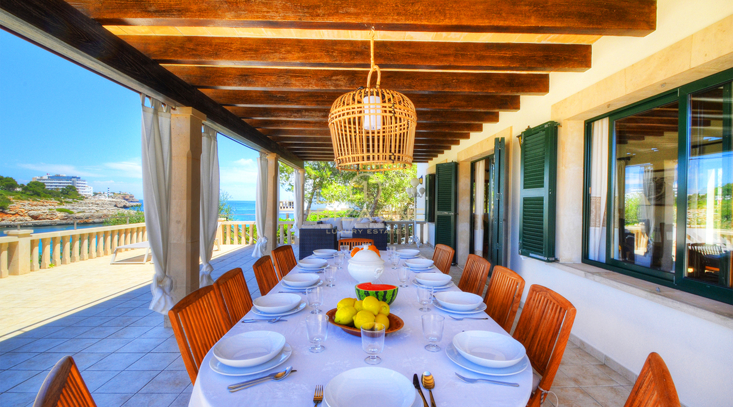 Preciosa villa de lujo en primera línea de estilo mallorquín justo en la playa con licencia de alquiler en venta, Ibiza - Preciosa villa de lujo en primera línea de estilo mallorquín justo en la playa con licencia de alquiler en alquiler, Ibiza