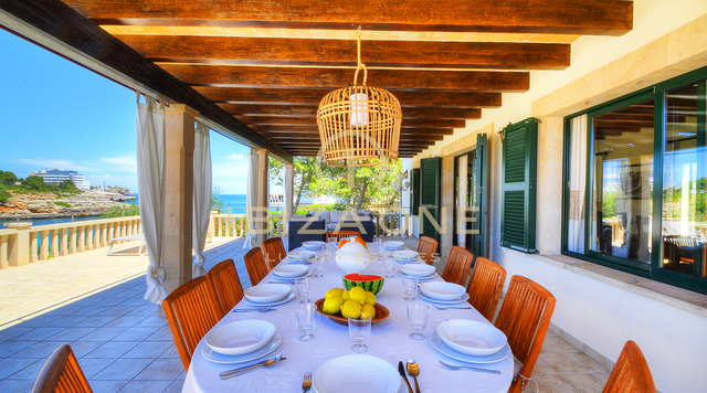 Preciosa villa de lujo en primera línea de estilo mallorquín justo en la playa con licencia de alquiler en venta, Ibiza - Preciosa villa de lujo en primera línea de estilo mallorquín justo en la playa con licencia de alquiler en alquiler, Ibiza