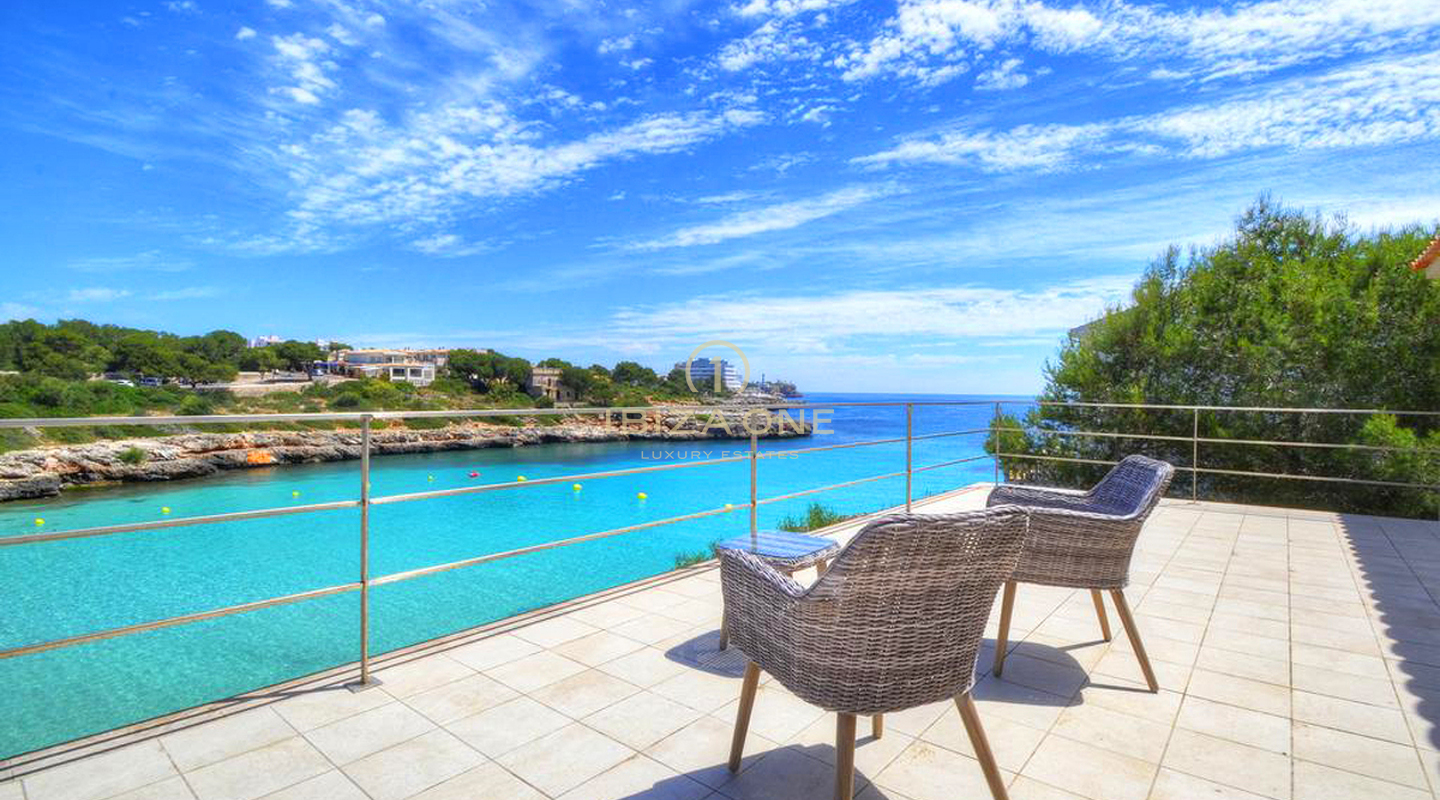 Bellissima villa di lusso in prima linea in stile maiorchino, direttamente sulla spiaggia, con licenza di affitto, in vendita, Ibiza - Bellissima villa di lusso in prima linea in stile maiorchino, direttamente sulla spiaggia, con licenza di affitto, in affitto, Ibiza