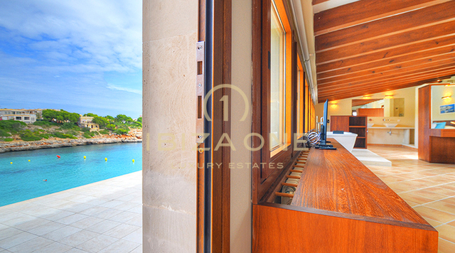 Preciosa villa de lujo en primera línea de estilo mallorquín justo en la playa con licencia de alquiler en venta, Ibiza - Preciosa villa de lujo en primera línea de estilo mallorquín justo en la playa con licencia de alquiler en alquiler, Ibiza