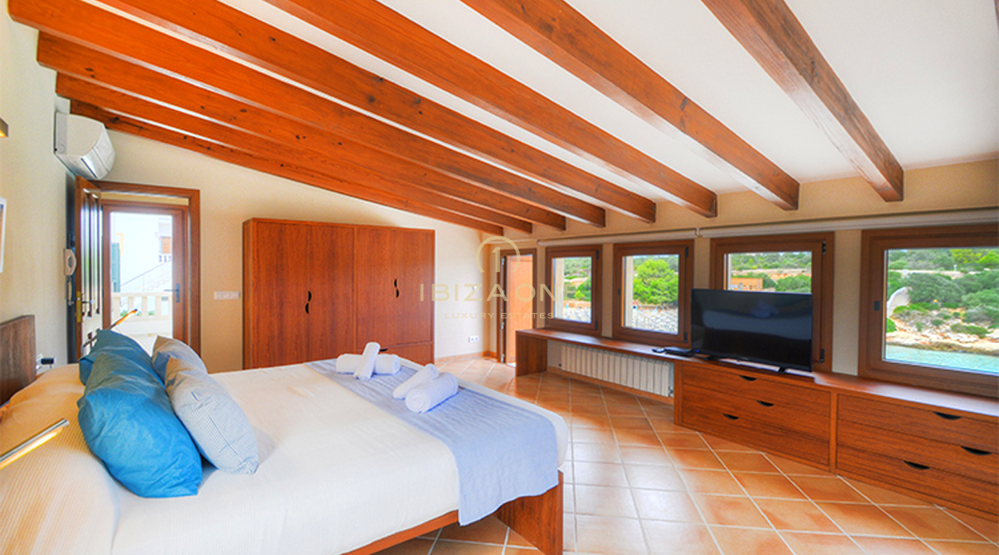 Beautiful luxury first line villa in Mallorcan style right on the beach with rental license for sale, Ibiza - Beautiful luxury first line villa in Mallorcan style right on the beach with rental license for rent, Ibiza