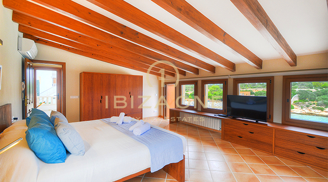 Preciosa villa de lujo en primera línea de estilo mallorquín justo en la playa con licencia de alquiler en venta, Ibiza - Preciosa villa de lujo en primera línea de estilo mallorquín justo en la playa con licencia de alquiler en alquiler, Ibiza