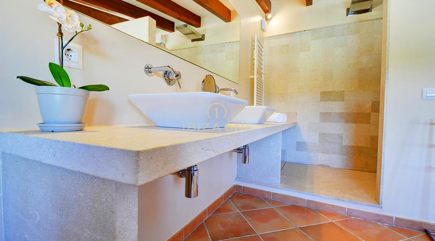 Preciosa villa de lujo en primera línea de estilo mallorquín justo en la playa con licencia de alquiler en venta, Ibiza - Preciosa villa de lujo en primera línea de estilo mallorquín justo en la playa con licencia de alquiler en alquiler, Ibiza