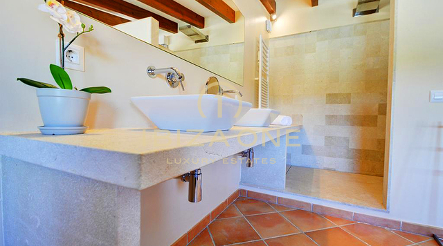Beautiful luxury first line villa in Mallorcan style right on the beach with rental license for sale, Ibiza - Beautiful luxury first line villa in Mallorcan style right on the beach with rental license for rent, Ibiza
