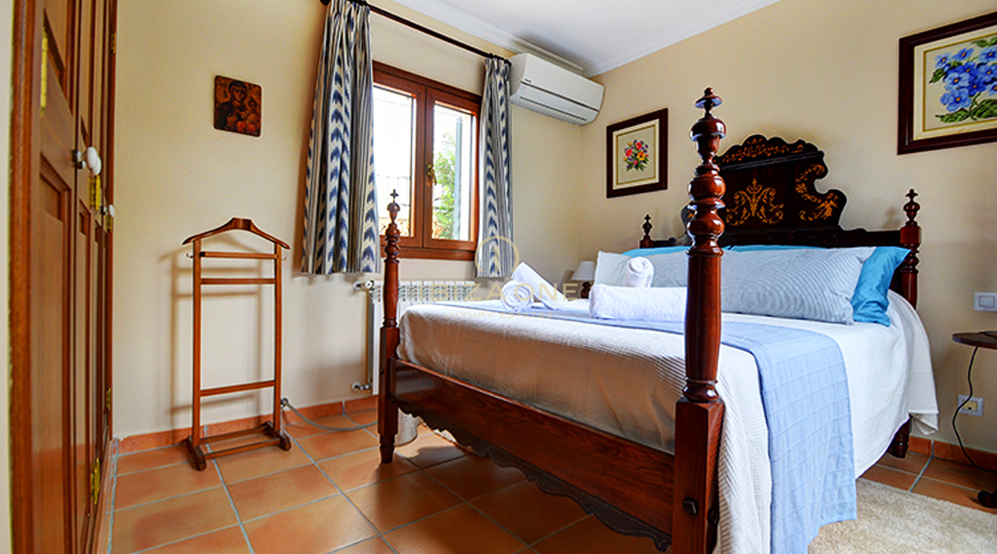 Bellissima villa di lusso in prima linea in stile maiorchino, direttamente sulla spiaggia, con licenza di affitto, in vendita, Ibiza - Bellissima villa di lusso in prima linea in stile maiorchino, direttamente sulla spiaggia, con licenza di affitto, in affitto, Ibiza