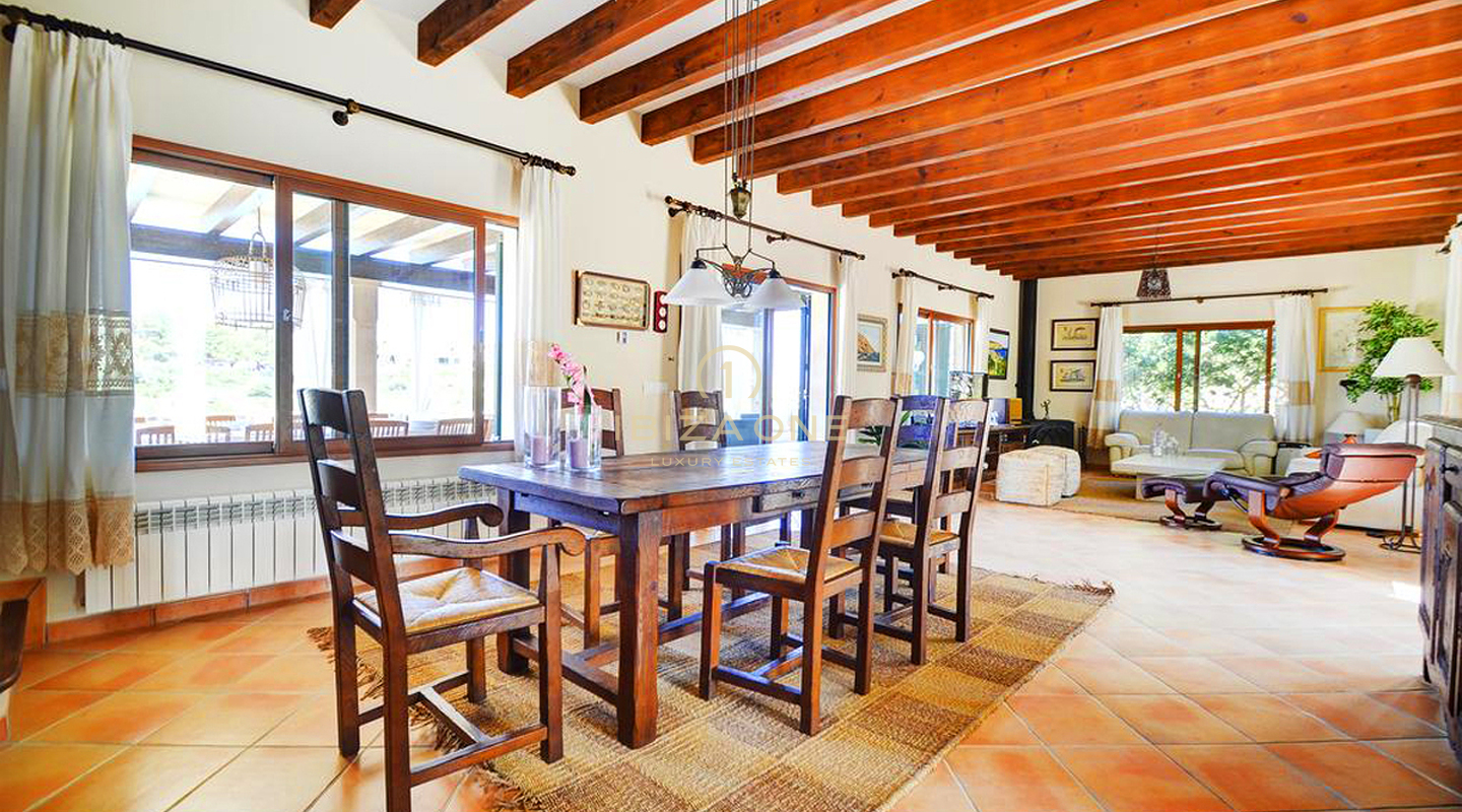 Preciosa villa de lujo en primera línea de estilo mallorquín justo en la playa con licencia de alquiler en venta, Ibiza - Preciosa villa de lujo en primera línea de estilo mallorquín justo en la playa con licencia de alquiler en alquiler, Ibiza