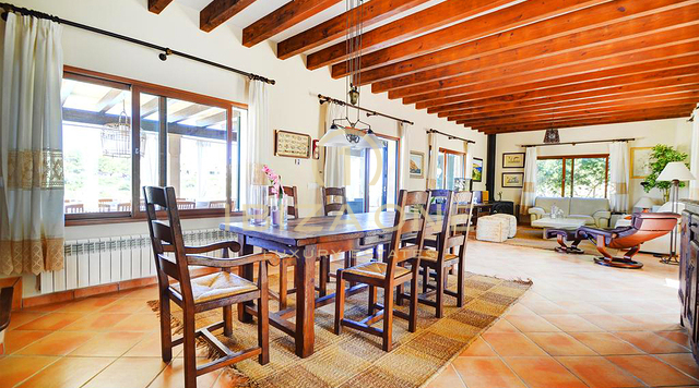 Bellissima villa di lusso in prima linea in stile maiorchino, direttamente sulla spiaggia, con licenza di affitto, in vendita, Ibiza - Bellissima villa di lusso in prima linea in stile maiorchino, direttamente sulla spiaggia, con licenza di affitto, in affitto, Ibiza