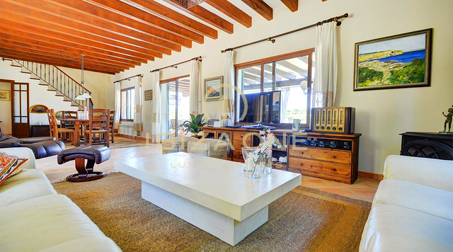 Preciosa villa de lujo en primera línea de estilo mallorquín justo en la playa con licencia de alquiler en venta, Ibiza - Preciosa villa de lujo en primera línea de estilo mallorquín justo en la playa con licencia de alquiler en alquiler, Ibiza