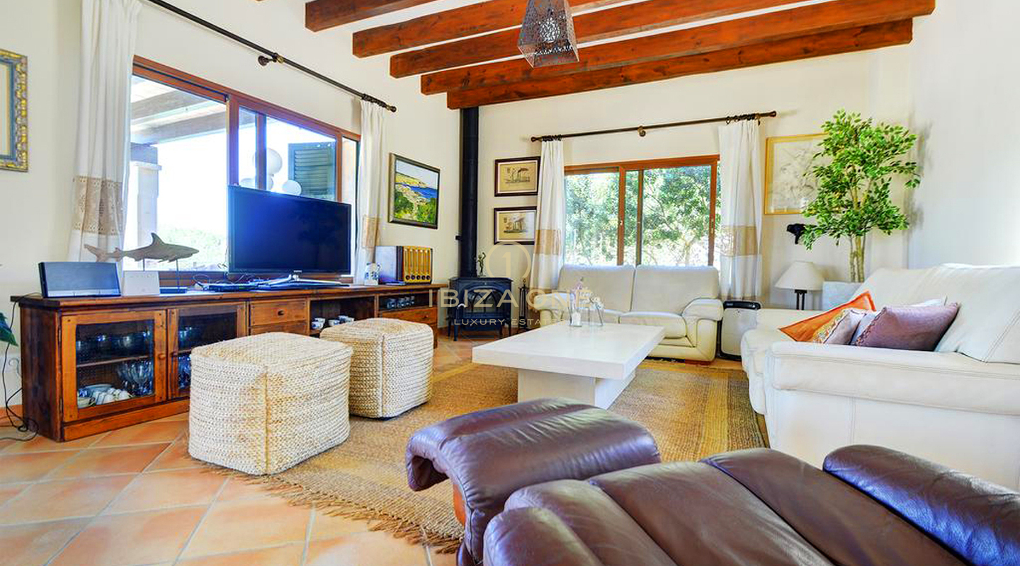 Beautiful luxury first line villa in Mallorcan style right on the beach with rental license for sale, Ibiza - Beautiful luxury first line villa in Mallorcan style right on the beach with rental license for rent, Ibiza