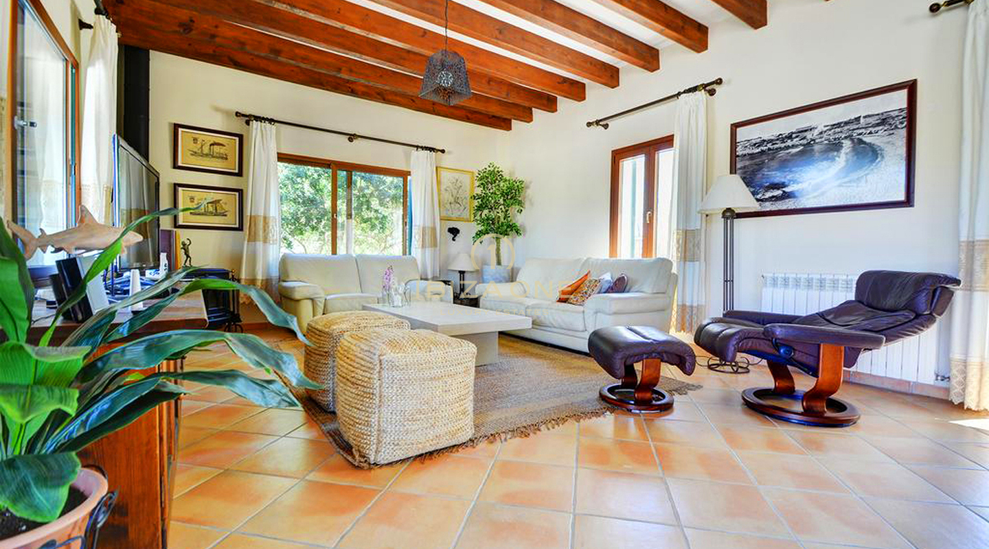 Beautiful luxury first line villa in Mallorcan style right on the beach with rental license for sale, Ibiza - Beautiful luxury first line villa in Mallorcan style right on the beach with rental license for rent, Ibiza