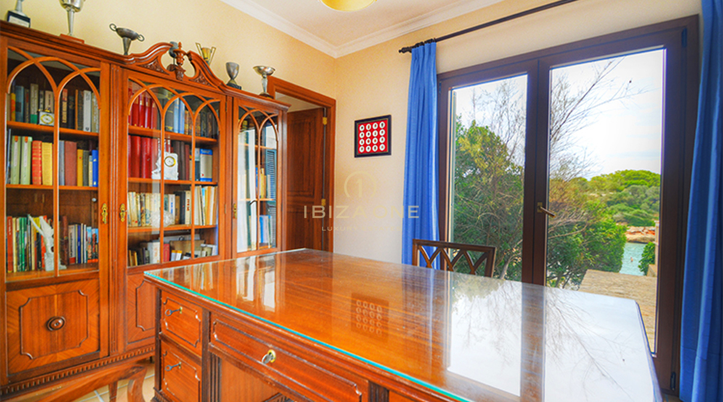 Bellissima villa di lusso in prima linea in stile maiorchino, direttamente sulla spiaggia, con licenza di affitto, in vendita, Ibiza - Bellissima villa di lusso in prima linea in stile maiorchino, direttamente sulla spiaggia, con licenza di affitto, in affitto, Ibiza