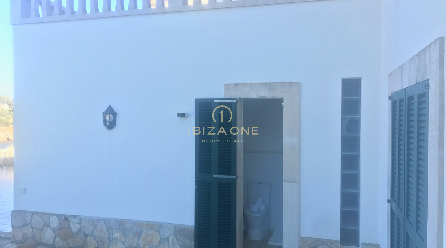 Bellissima villa di lusso in prima linea in stile maiorchino, direttamente sulla spiaggia, con licenza di affitto, in vendita, Ibiza - Bellissima villa di lusso in prima linea in stile maiorchino, direttamente sulla spiaggia, con licenza di affitto, in affitto, Ibiza