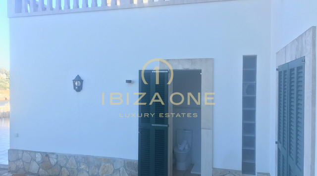 Preciosa villa de lujo en primera línea de estilo mallorquín justo en la playa con licencia de alquiler en venta, Ibiza - Preciosa villa de lujo en primera línea de estilo mallorquín justo en la playa con licencia de alquiler en alquiler, Ibiza