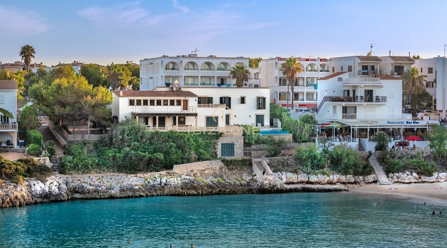Preciosa villa de lujo en primera línea de estilo mallorquín justo en la playa con licencia de alquiler en venta, Ibiza - Preciosa villa de lujo en primera línea de estilo mallorquín justo en la playa con licencia de alquiler en alquiler, Ibiza