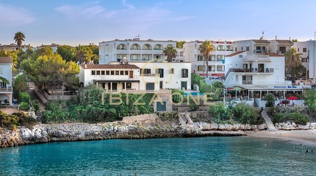 Preciosa villa de lujo en primera línea de estilo mallorquín justo en la playa con licencia de alquiler en venta, Ibiza - Preciosa villa de lujo en primera línea de estilo mallorquín justo en la playa con licencia de alquiler en alquiler, Ibiza