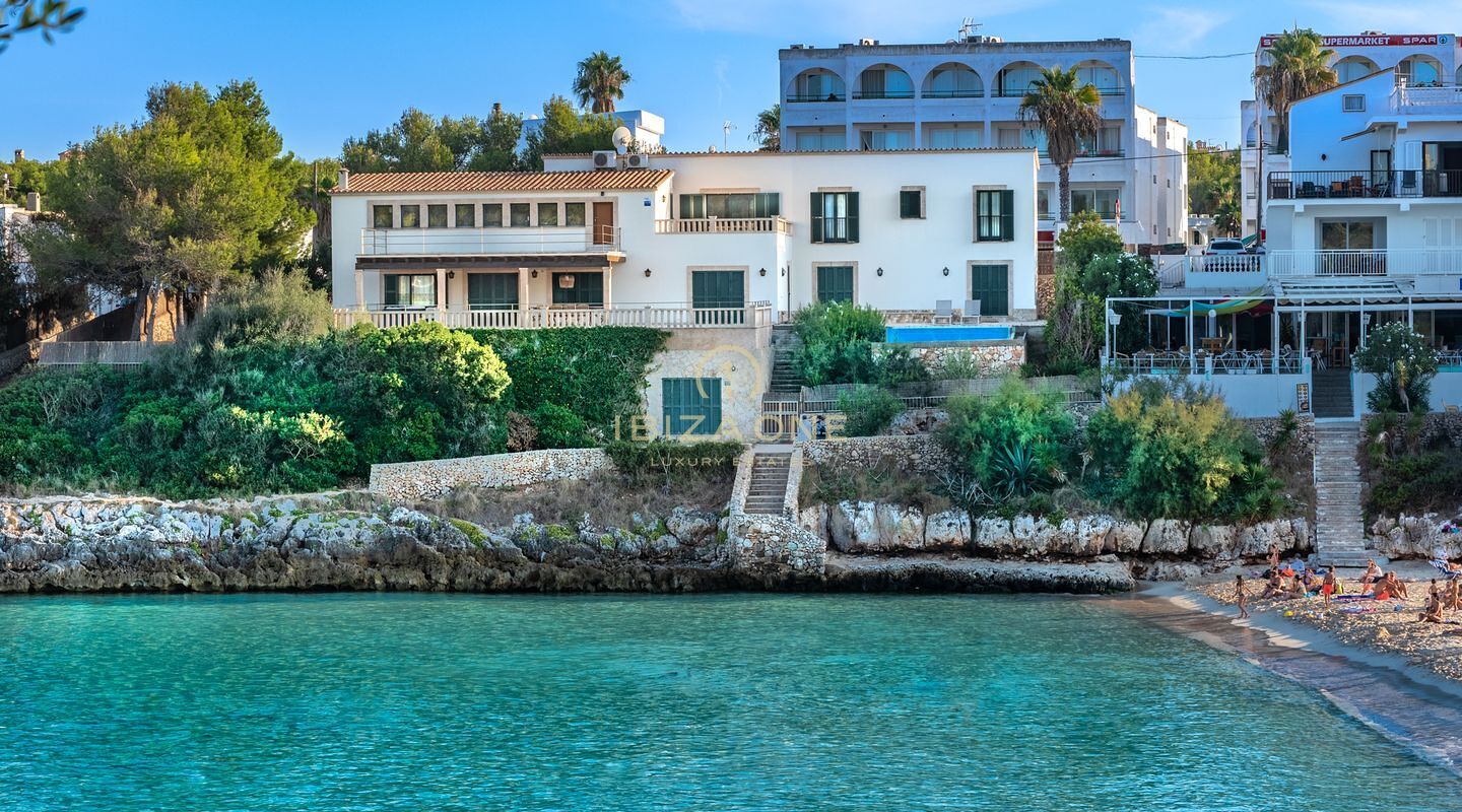 Bellissima villa di lusso in prima linea in stile maiorchino, direttamente sulla spiaggia, con licenza di affitto, in vendita, Ibiza - Bellissima villa di lusso in prima linea in stile maiorchino, direttamente sulla spiaggia, con licenza di affitto, in affitto, Ibiza