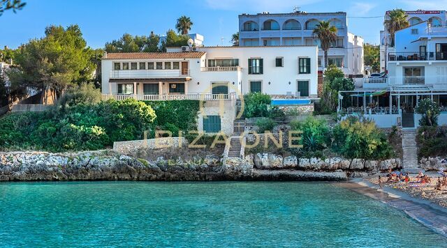 Bellissima villa di lusso in prima linea in stile maiorchino, direttamente sulla spiaggia, con licenza di affitto, in vendita, Ibiza - Bellissima villa di lusso in prima linea in stile maiorchino, direttamente sulla spiaggia, con licenza di affitto, in affitto, Ibiza