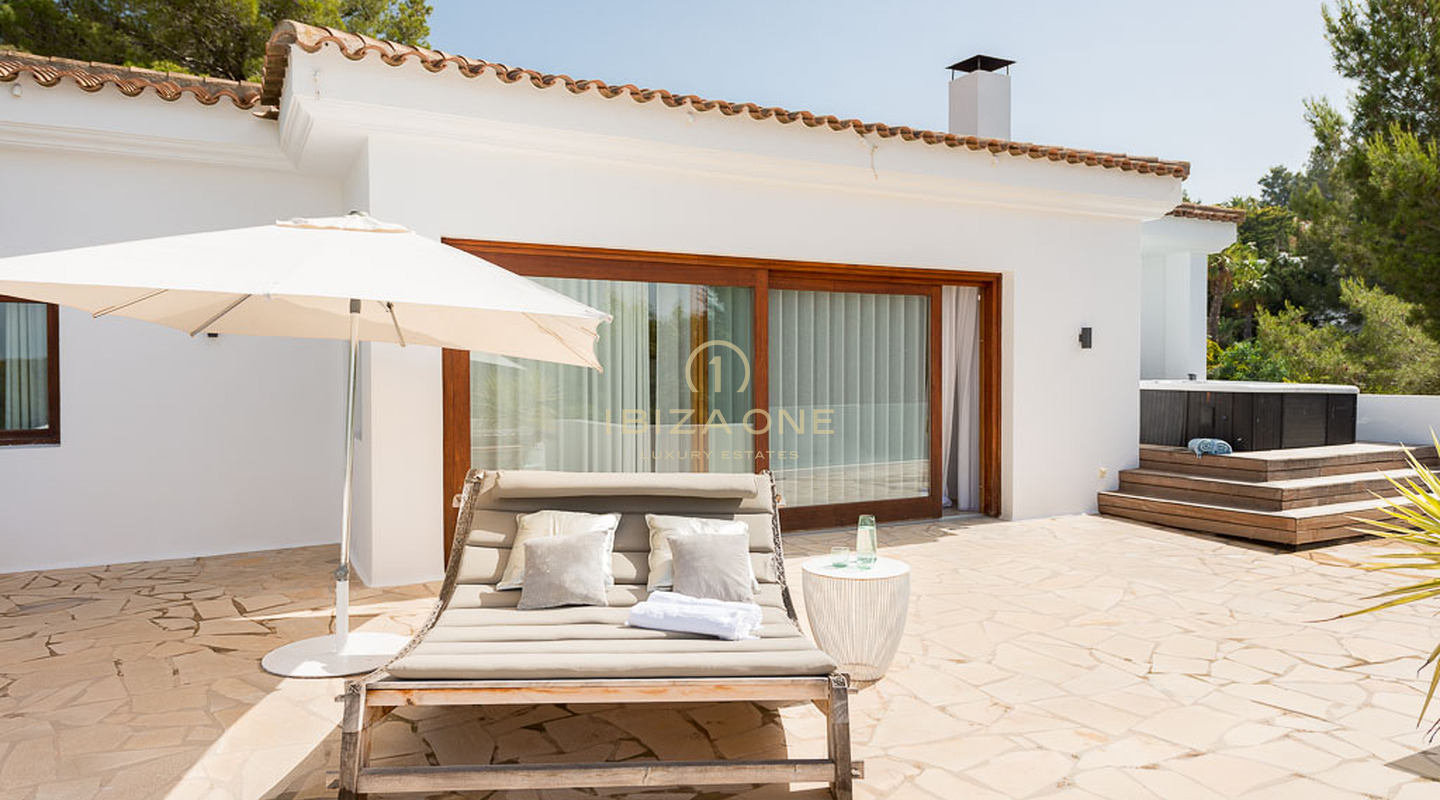Villa mediterránea de lujo con vistas al mar en Can Furnet en venta, Ibiza - Villa mediterránea de lujo con vistas al mar en Can Furnet en alquiler, Ibiza