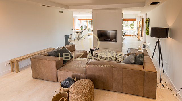 Villa de luxe méditerranéenne avec vue sur la mer à vendre à Can Furnet, Ibiza - Villa de luxe méditerranéenne avec vue sur la mer à louer à Can Furnet, Ibiza