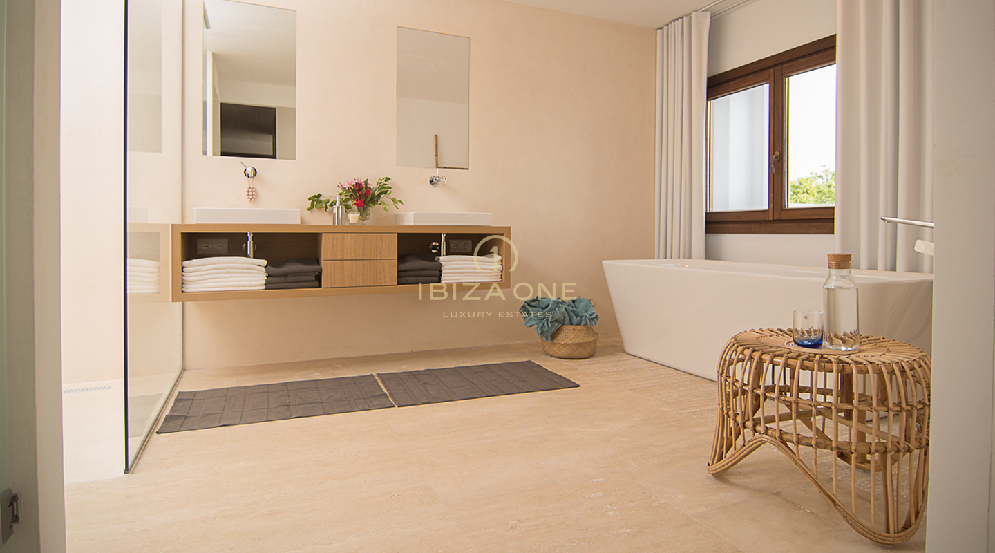Villa mediterránea de lujo con vistas al mar en Can Furnet en venta, Ibiza - Villa mediterránea de lujo con vistas al mar en Can Furnet en alquiler, Ibiza