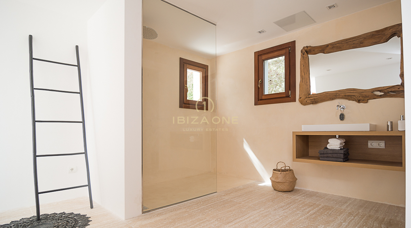 Villa de luxe méditerranéenne avec vue sur la mer à vendre à Can Furnet, Ibiza - Villa de luxe méditerranéenne avec vue sur la mer à louer à Can Furnet, Ibiza