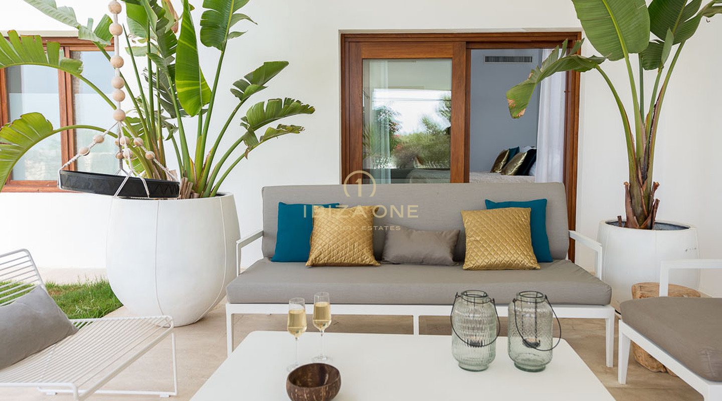 Villa de luxe méditerranéenne avec vue sur la mer à vendre à Can Furnet, Ibiza - Villa de luxe méditerranéenne avec vue sur la mer à louer à Can Furnet, Ibiza