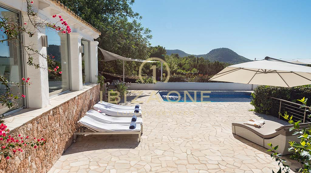 Propiedad de lujo con vistas al mar, licencia turística y bonito jardín en venta, Ibiza - Propiedad de lujo con vistas al mar, licencia turística y bonito jardín en alquiler, Ibiza