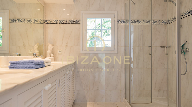 Propriété de luxe avec vue sur la mer, licence touristique et joli jardin à vendre, Ibiza - Propriété de luxe avec vue sur la mer, licence touristique et joli jardin à louer, Ibiza