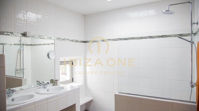 Villa de vacances de luxe avec vue sur Es Vedra, la mer et avec licence de location à vendre, Ibiza - Villa de vacances de luxe avec vue sur Es Vedra, la mer et avec licence de location à louer, Ibiza